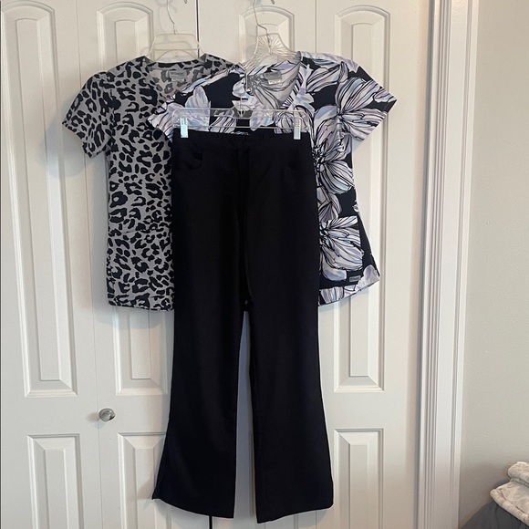 Grey's Anatomy Black Scrub Set with 2 Printed tops - Picture 1 of 11